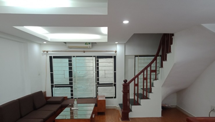 Cho thuê nhà ngõ 192 Lê Trọng Tấn. Ô tô tận cửa, 5 tầng, 30m2, 4 ngủ, 15 Triệu (có thương lượng)